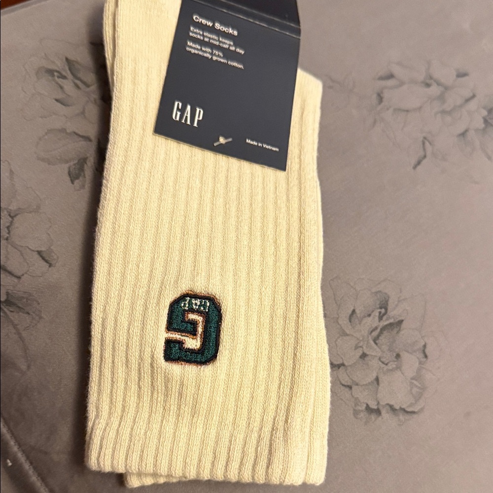 GAP Cream/ OFF WHITE Socks with Green Emblem